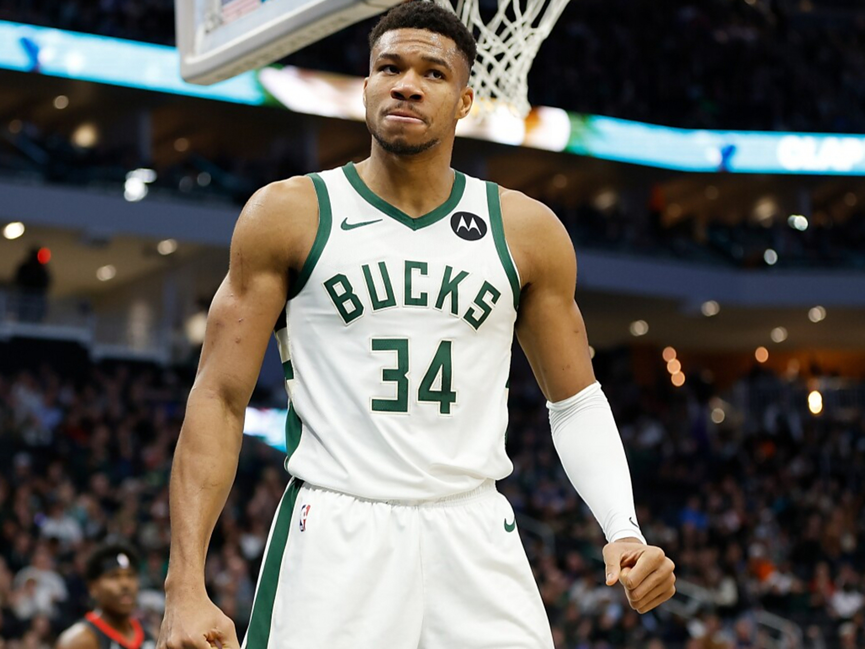 包含雄鹿客胜人,字母哥砍下高效两双,表现亮眼的词条 包含雄鹿客胜人,字母哥砍下高效两双,表现亮眼的词条