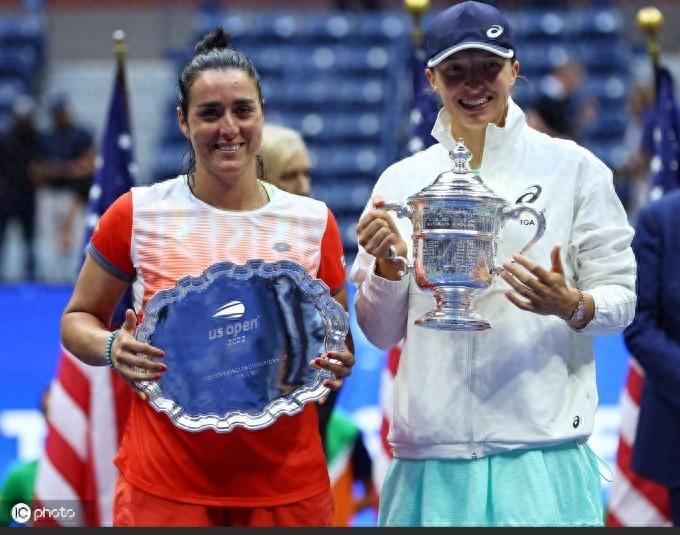 西班牙网球队翻盘美国网球队,德约科维奇制霸全场的简单介绍 西班牙网球队翻盘美国网球队,德约科维奇制霸全场的简单介绍