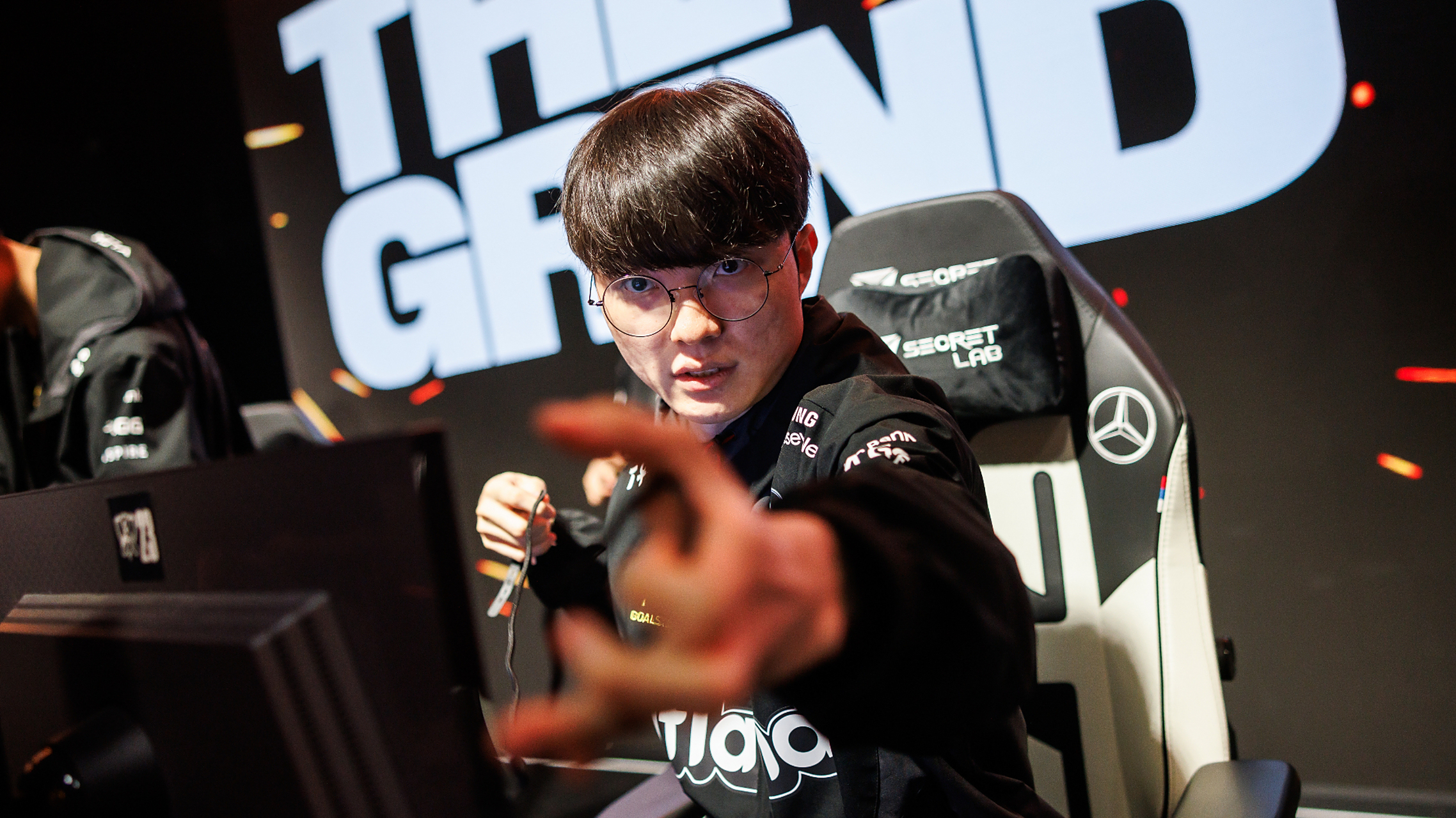 JDG力克WBG,Chovy线上压制力十足强强对话2025世界赛,点燃全场激情 JDG力克WBG,Chovy线上压制力十足强强对话2025世界赛,点燃全场激情